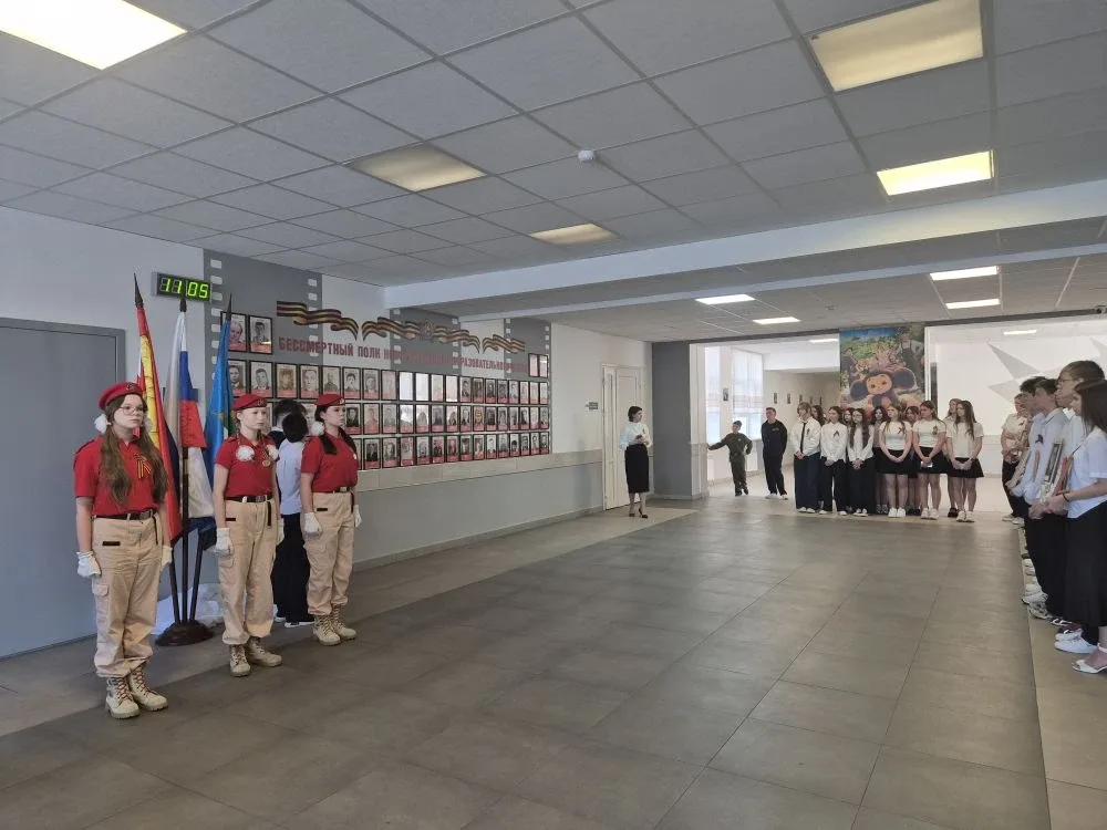 8 мая в Новоусманском образовательном центре открыли Стену Памяти 🕯  Вчера в нашей школе состоялось 