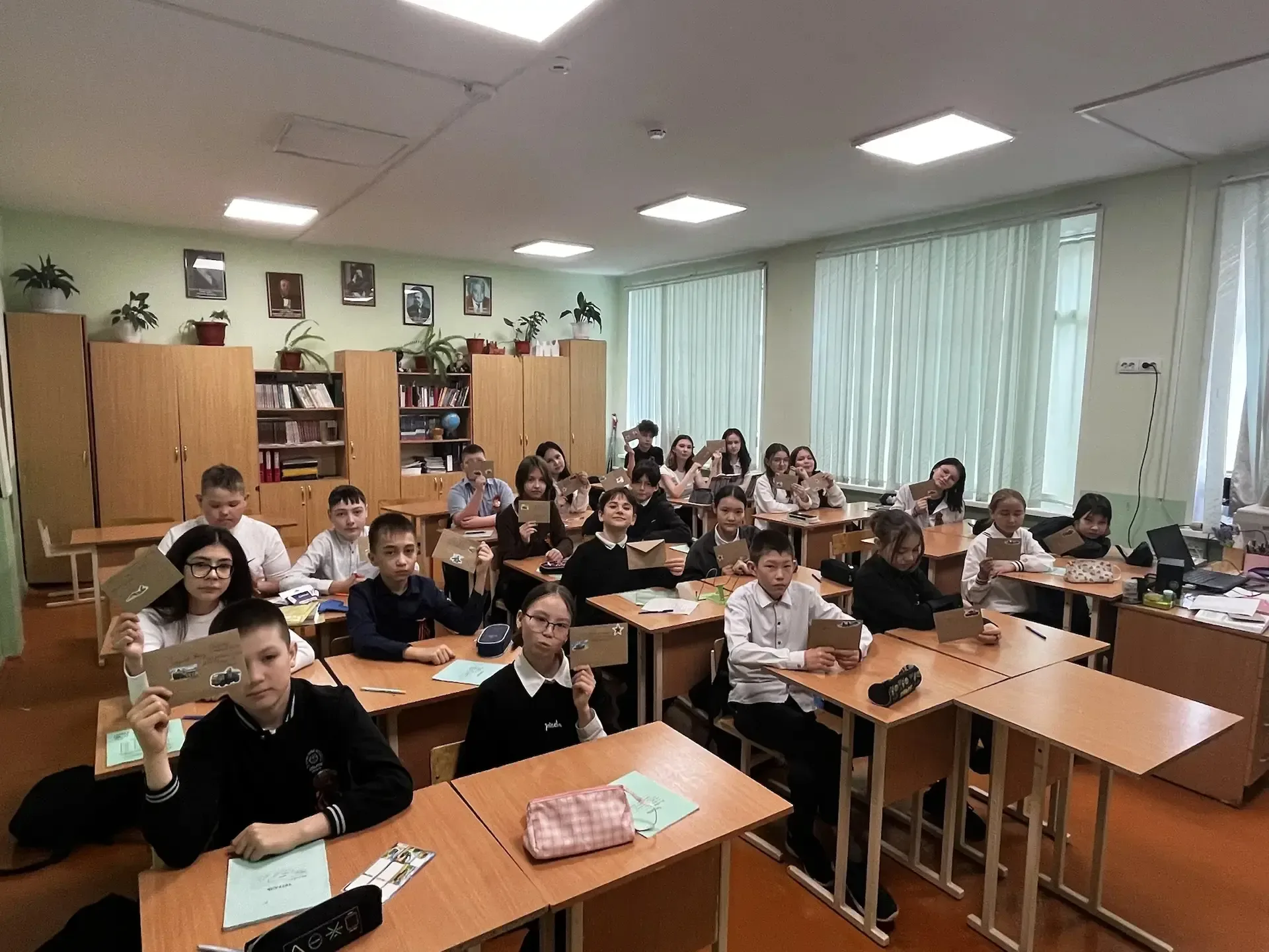 Еще тогда нас не было на свете , когда с Победой пришли наши родные и близкие, а кто-то так и осталс