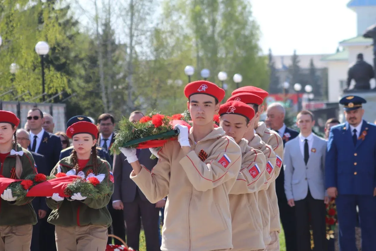 🇷🇺 9 мая 2026г в г.Учалы состоялись торжественные мероприятия, посвященные 81-й годовщине Победы в В