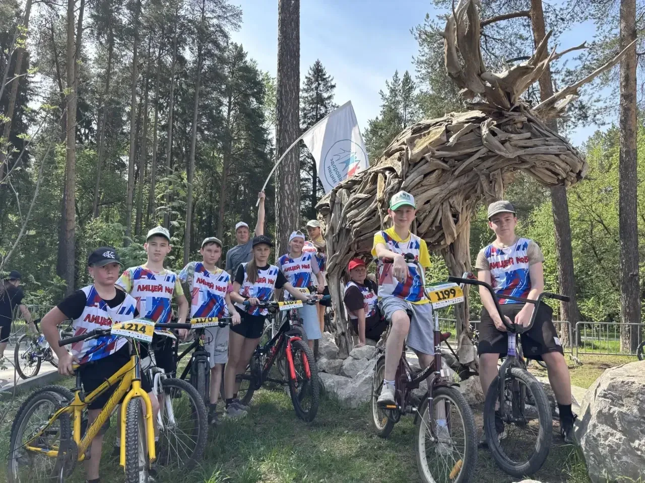 Сегодня наши лицеисты и их родители стали настоящими гонщиками на велосипедах 🚲  Команда 6дНТИ приня