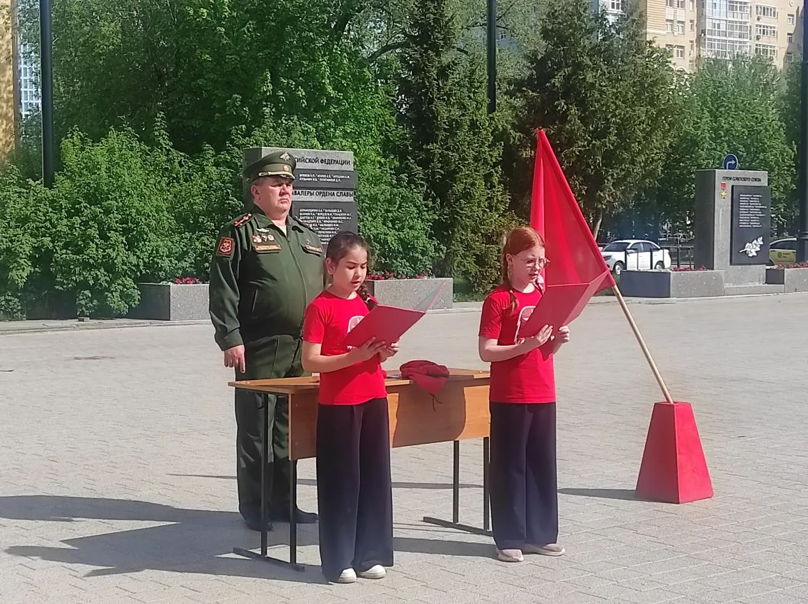 НАШИ ТРЕТЬЕКЛАССНИКИ СТАЛИ ЮНАРМЕЙЦАМИ!🇷🇺  Сегодня в Доме офицеров Пермского гарнизона состоялось ва