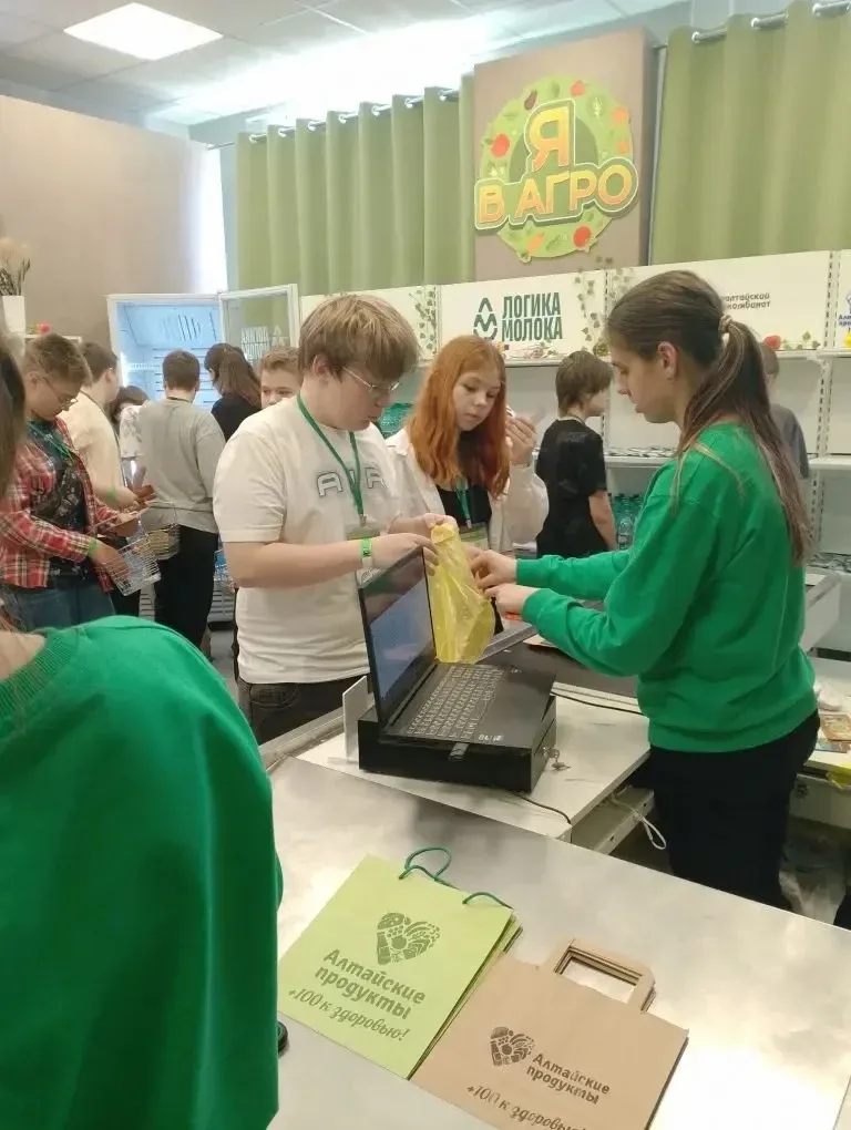🌱 Наши ребята — настоящие агрономы! 🐮  🪴Учащиеся 9Б и 6З классов побывали сегодня на крутом мероприя