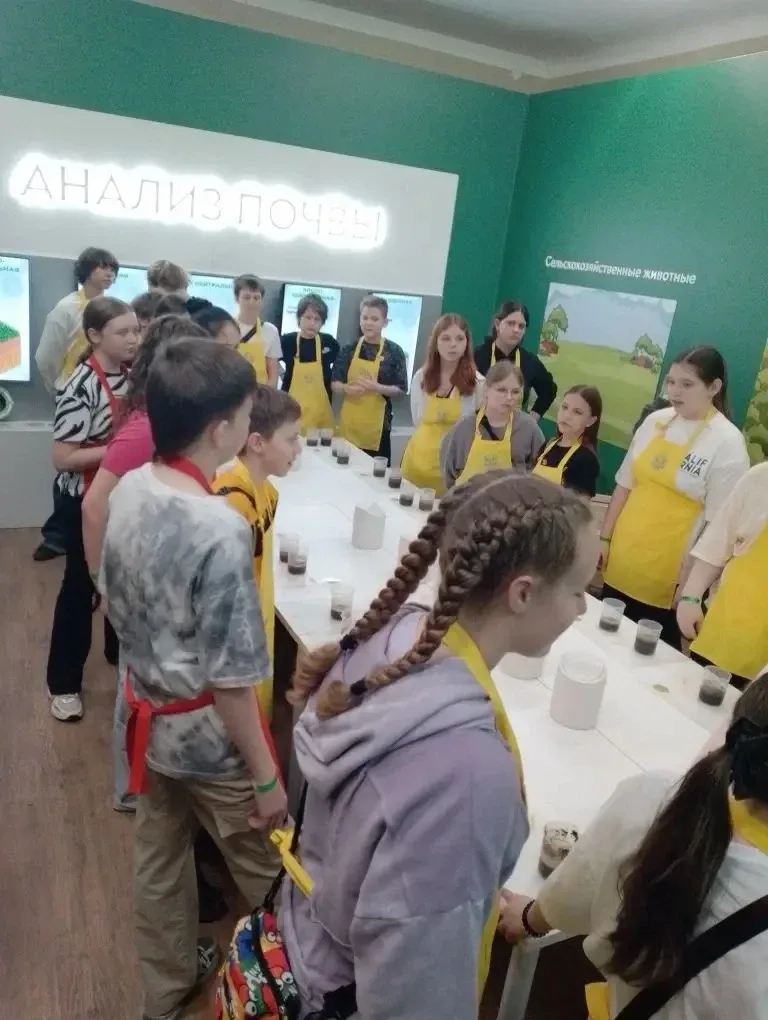 🌱 Наши ребята — настоящие агрономы! 🐮  🪴Учащиеся 9Б и 6З классов побывали сегодня на крутом мероприя