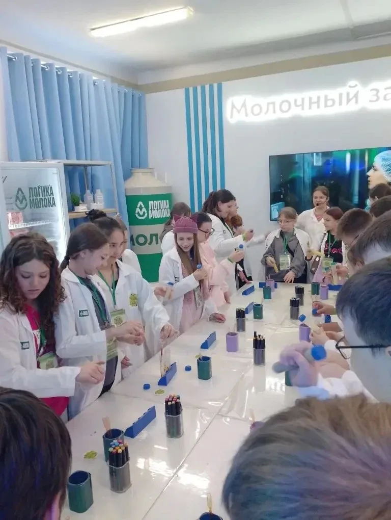 🌱 Наши ребята — настоящие агрономы! 🐮  🪴Учащиеся 9Б и 6З классов побывали сегодня на крутом мероприя