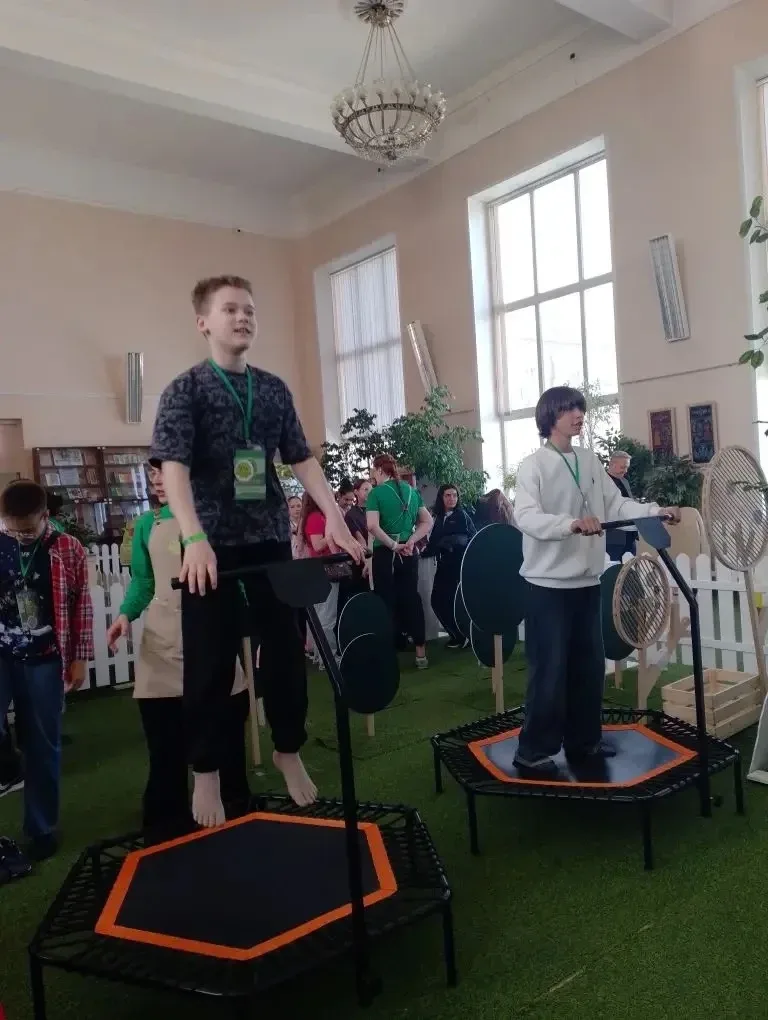 🌱 Наши ребята — настоящие агрономы! 🐮  🪴Учащиеся 9Б и 6З классов побывали сегодня на крутом мероприя