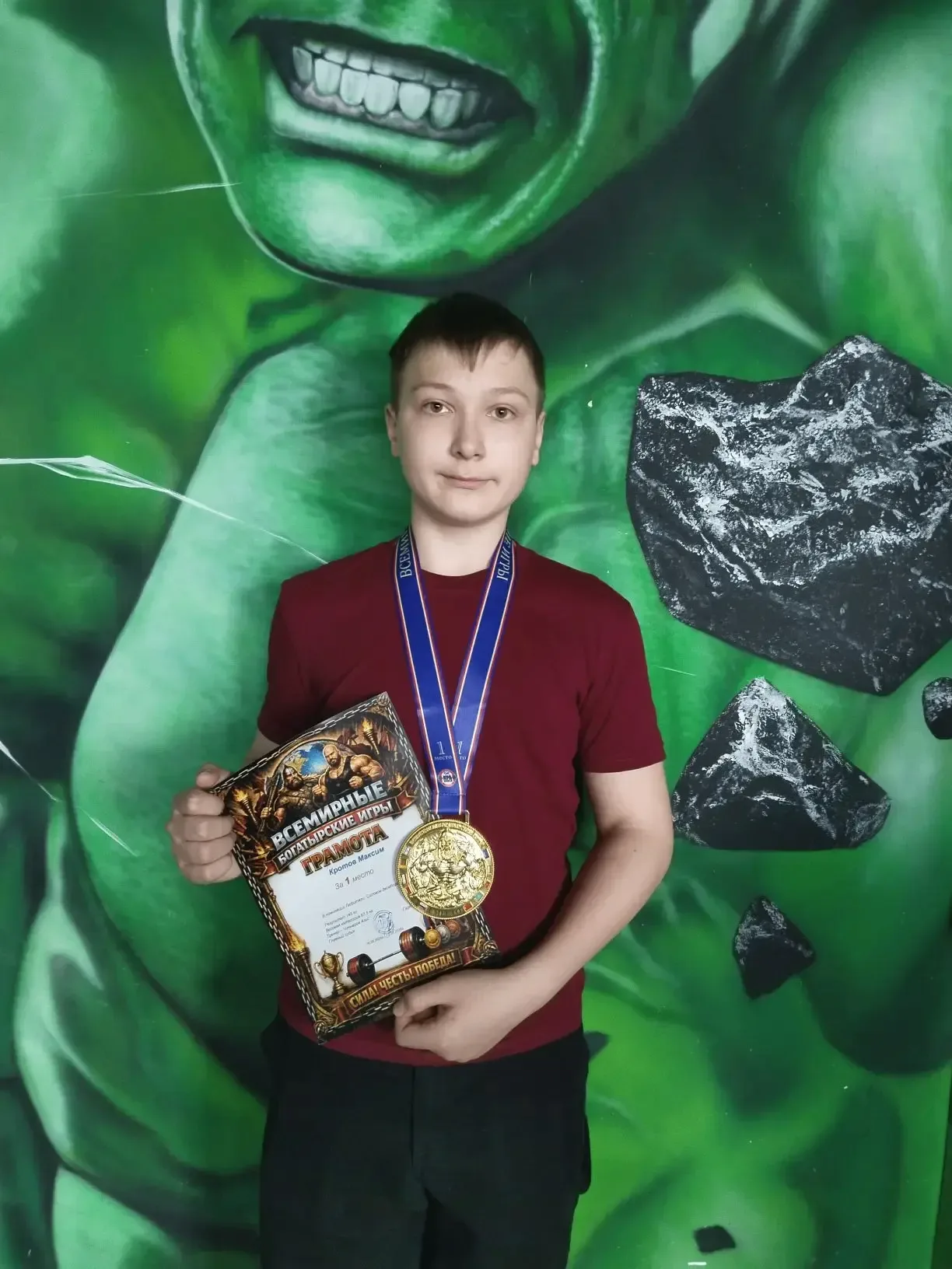 🏆 Секция пауэрлифтинга клуба физической культуры «Рекорд» и спортсмены под руководством тренера Азис