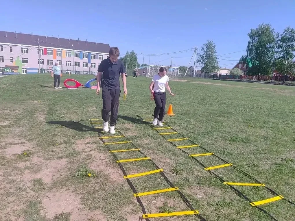 МЦ «Хыял» провёл спортивно-развлекательное соревнование — «Бегатлон»! 🏃‍♂️💨  Наши подростки вышли на