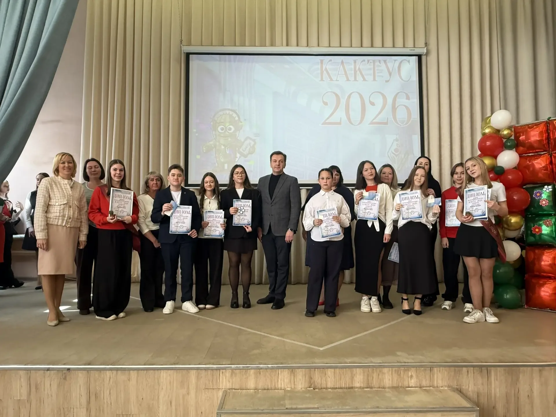 Более 20 лет в стенах нашей школы живет удивительная традиция.   Каждый год мы собираемся, чтобы вру