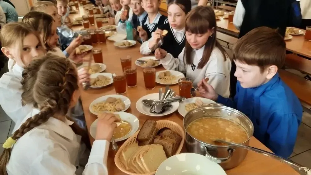 Сегодня, 13 мая представители комиссии родительского контроля оценки организации горячего питания уч