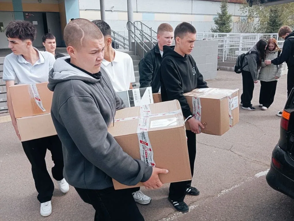 🎖️ Сила единства: наша школа отправила гуманитарную помощь на фронт! Сегодня все посылки, собранные 
