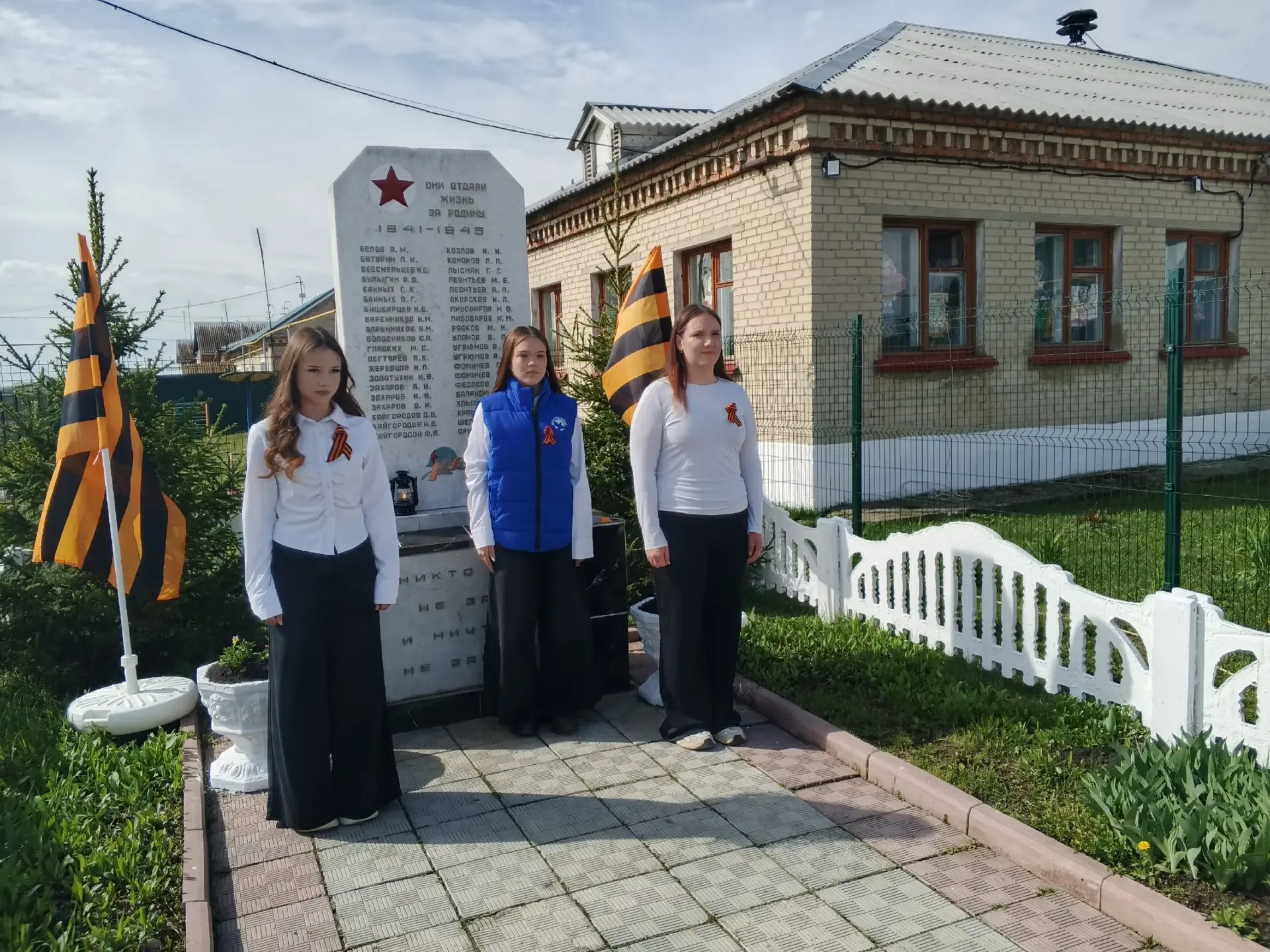 ✅В преддверии Дня Победы, 8 мая,  в поселке Ключи состоялся торжественный митинг «Голоса поколений»,