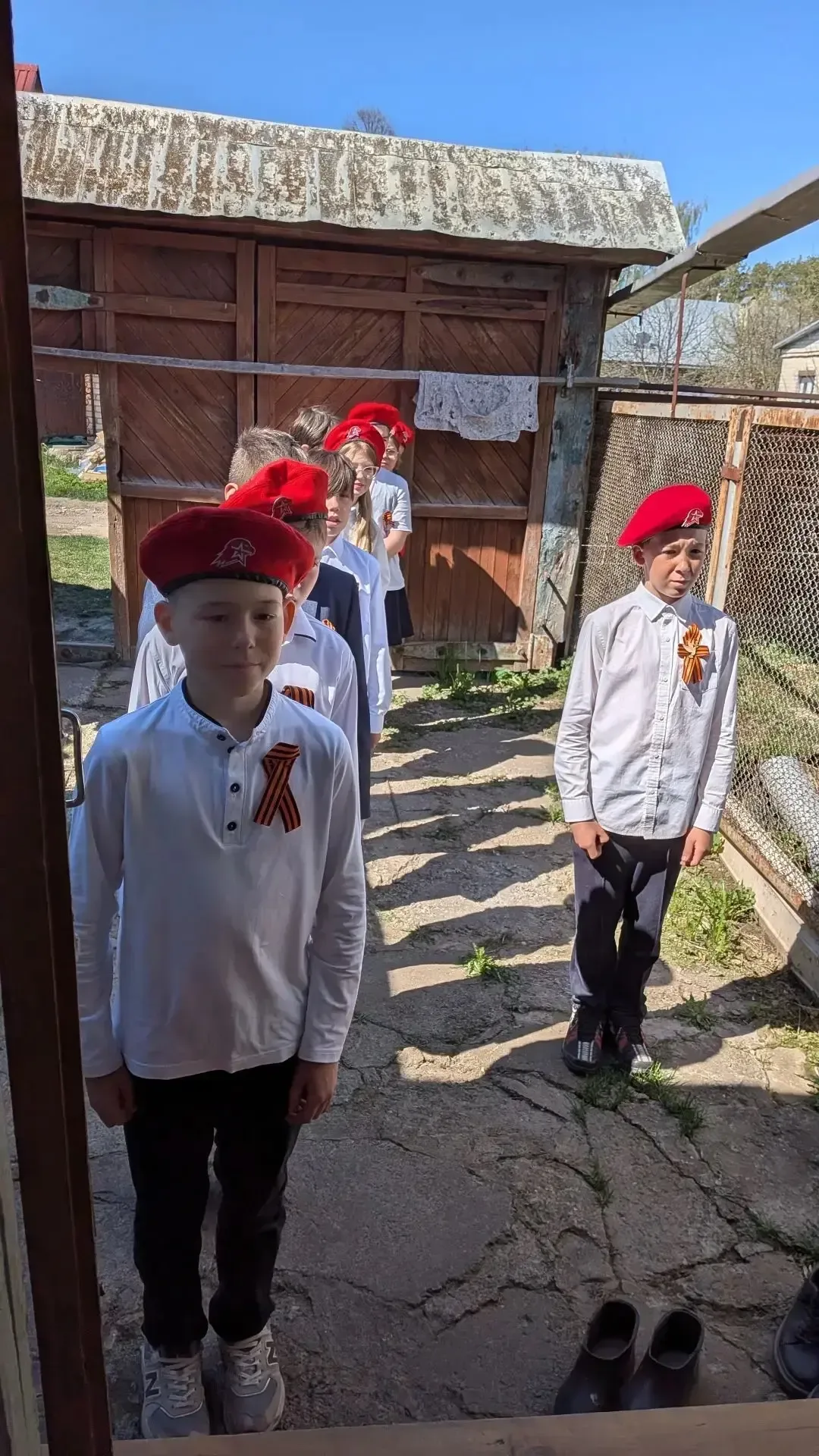 Сегодя отряд Юнармейцев им. П.К.КЛЕТНЕВА посетили тружеников тыла.  Ребята читали стихи о Победе, ис