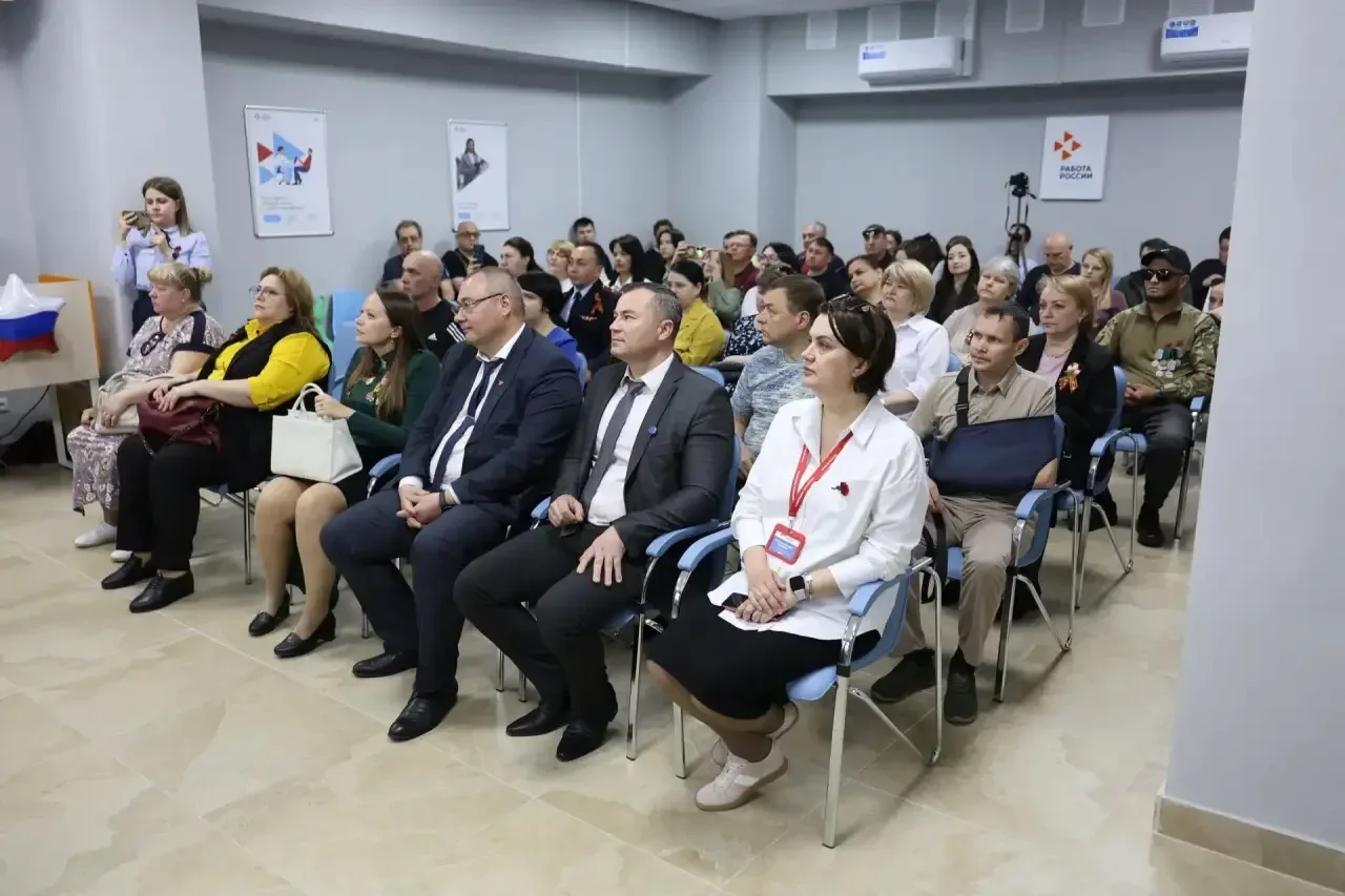 🇷🇺 На базе Кадрового центра Волжского прошло мероприятие «Работа России всегда со СВОими», организов