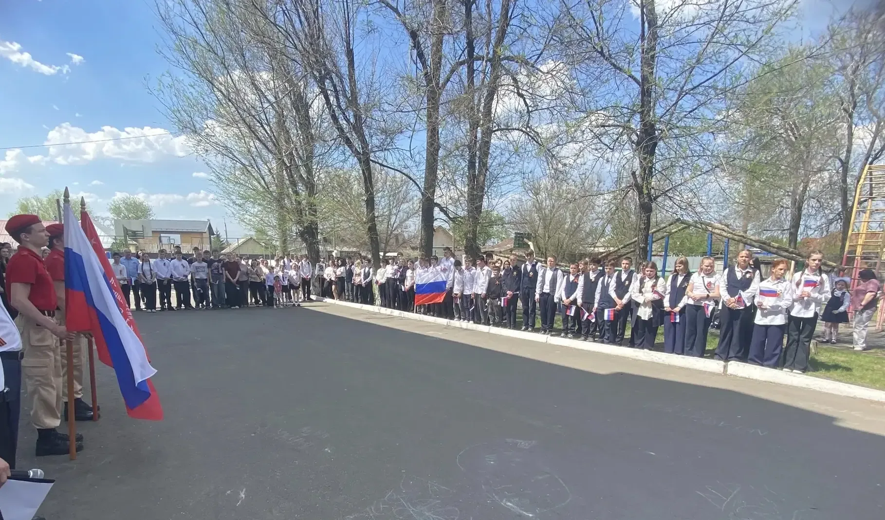 🎗ЭСТАФЕТА ПАМЯТИ И СЛАВЫ 8 мая на территории школы состоялось патриотическое мероприятие "Эстафета п