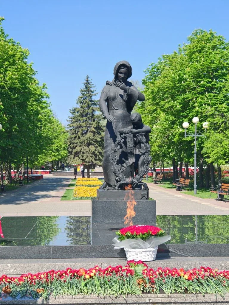 🕊️🕊️🕊️ В Белгороде с почестями открыли Пост № 1  У священного мемориала «Вечный огонь» на Соборной п