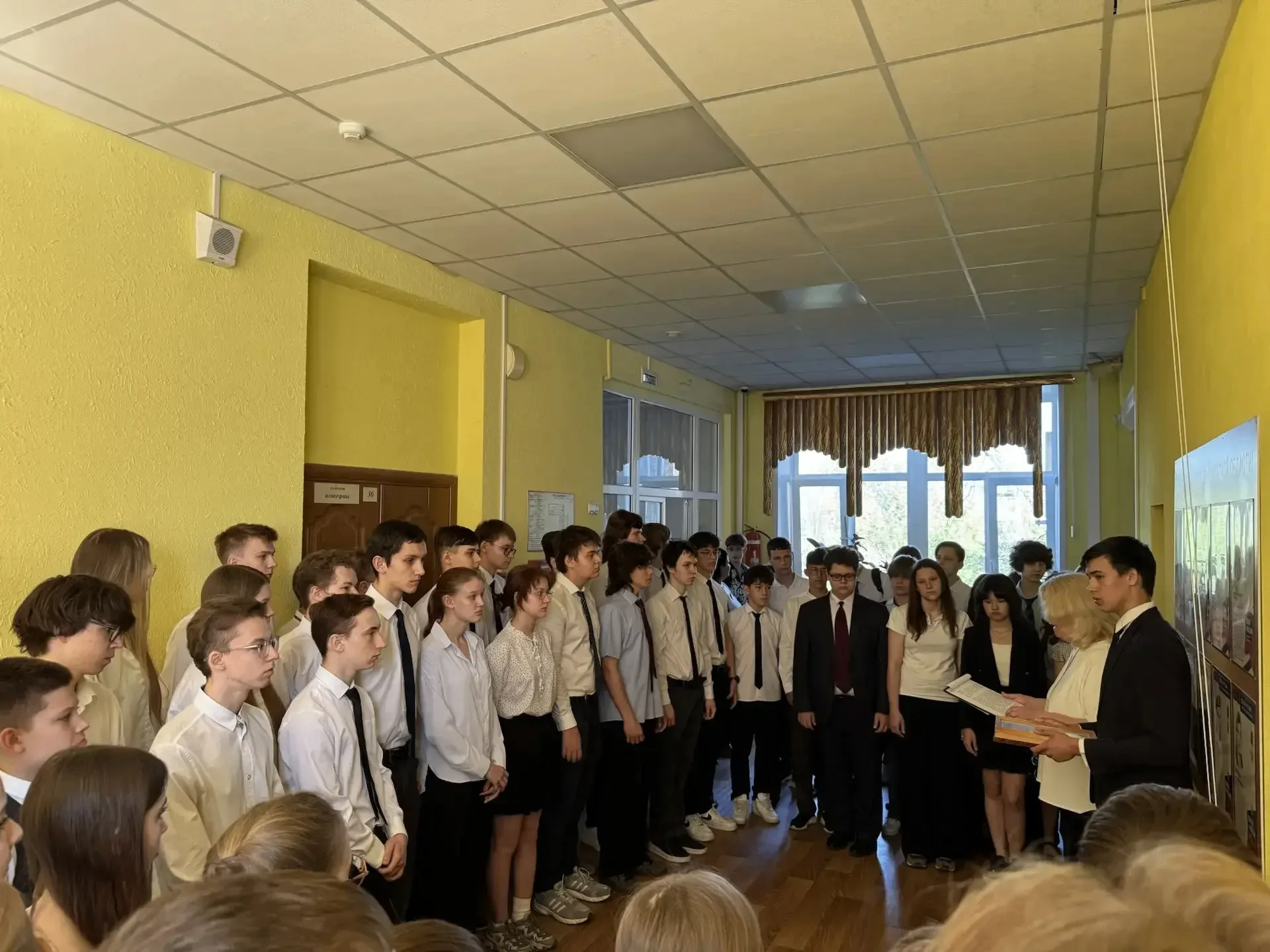 🏆 Торжественная линейка: лучшие классы года награждены! Сегодня прошла торжественная линейка, посвящ