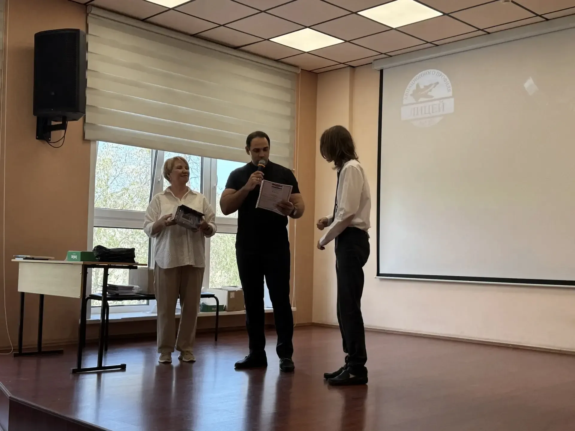 🔬 Вот и прошёл День науки! Сегодня в Лицее прошло торжественное событие — мы награждали тех, кто в э
