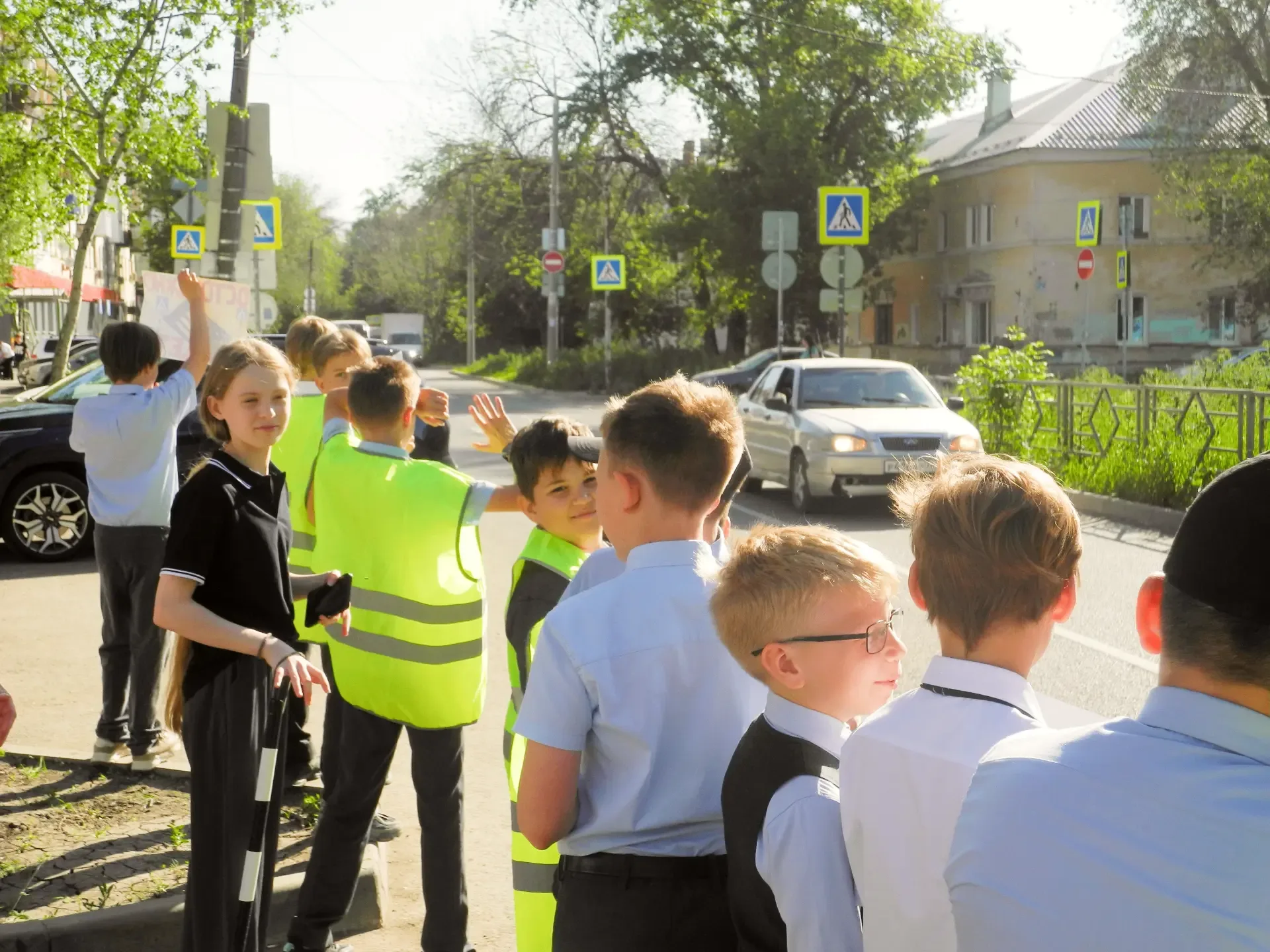 ❗В очередной раз мы провели акцию «Спасибо, водитель!» 🚗✨  Ученики 4А класса вместе со своим классны