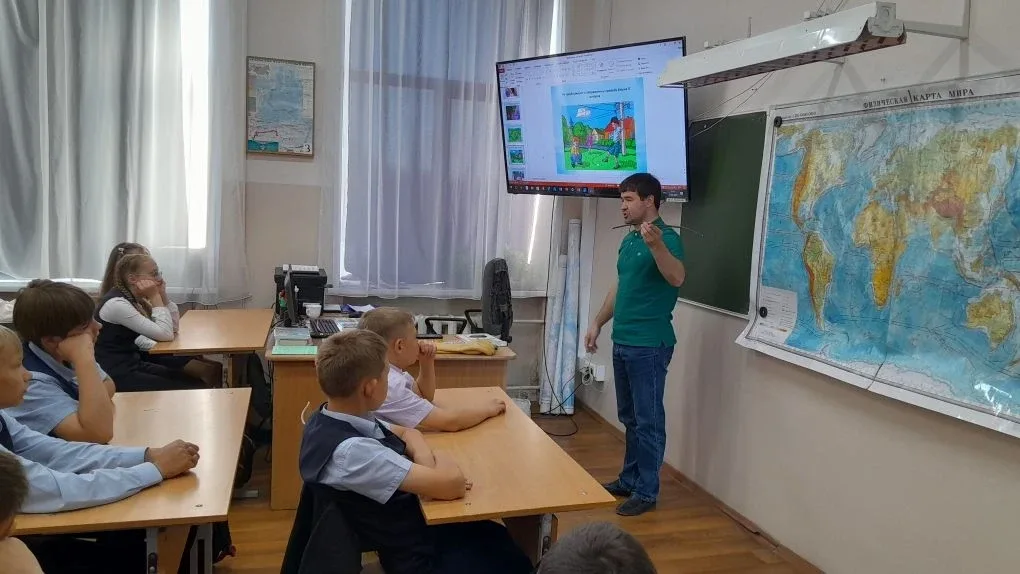 22 мая в гости в нашу школу пришёл главный инженер Еманжелинского РЭС Центральных электрических сете