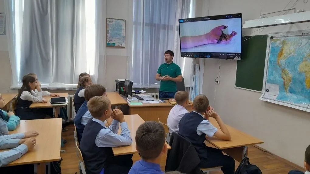 22 мая в гости в нашу школу пришёл главный инженер Еманжелинского РЭС Центральных электрических сете