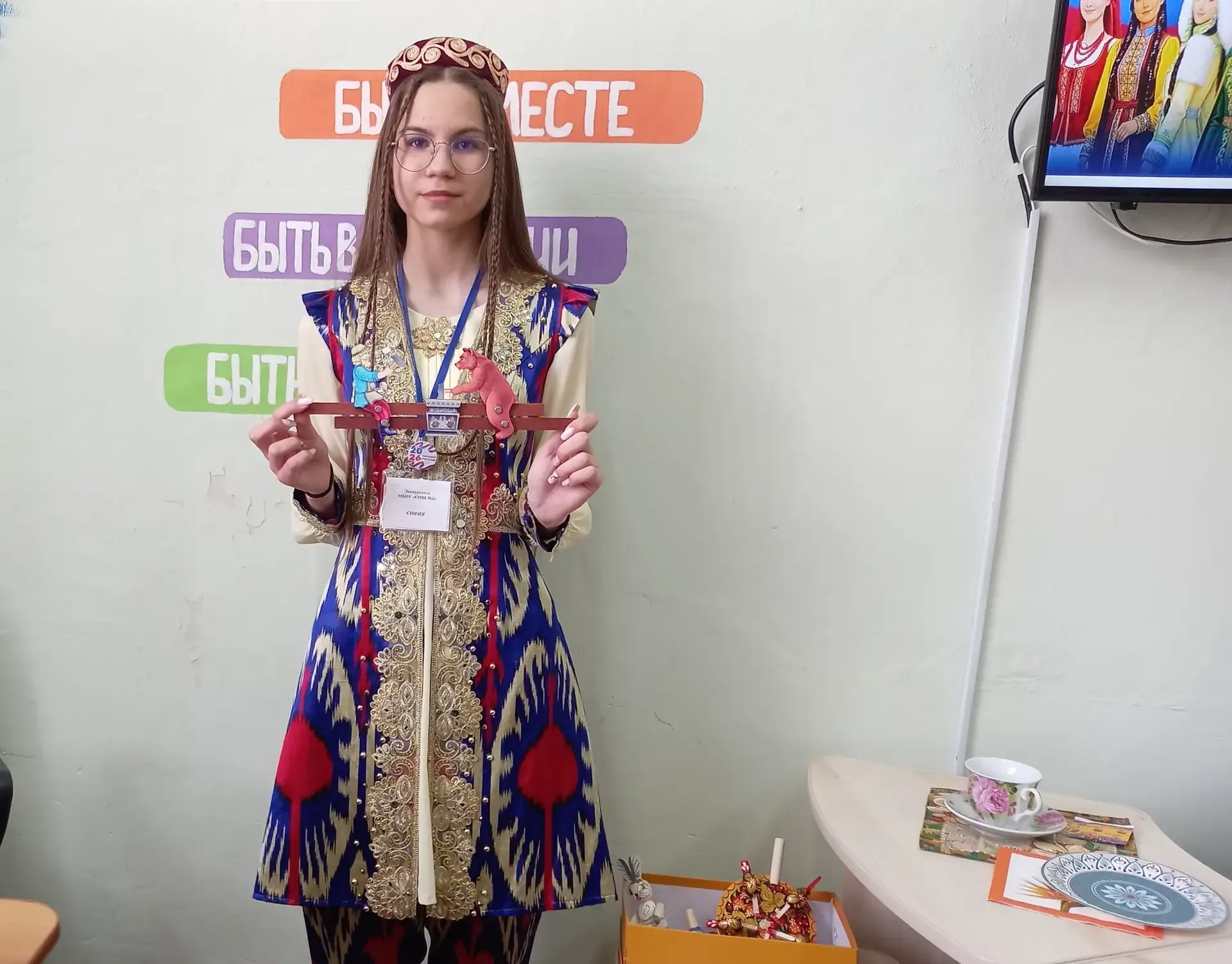 Сегодня торжественная линейка была посвящена Международному дню музеев. Этот праздник призван напомн