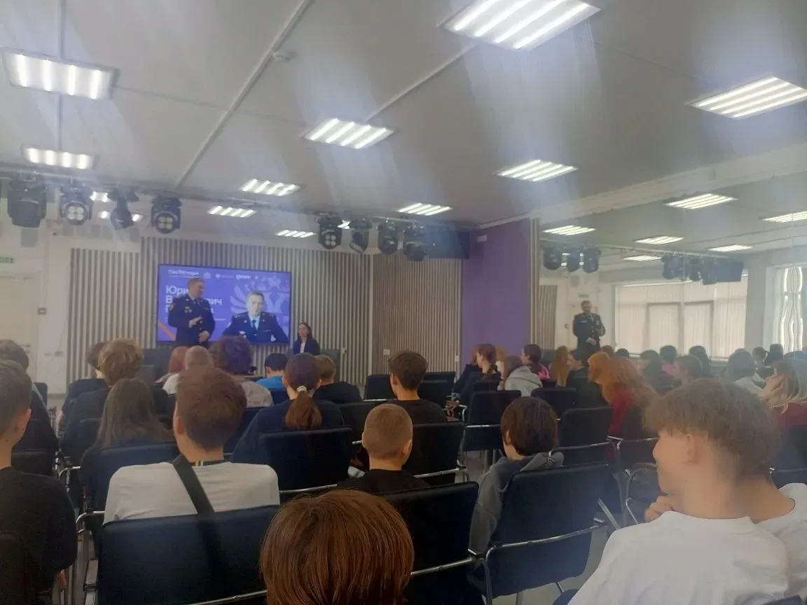 🚔 «Есть такая профессия — Родину защищать»: прошла встреча с начальником полиции Березников  🗓 Необы