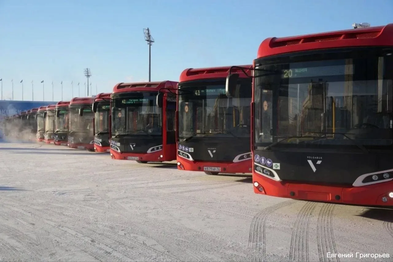 💰 121 млн рублей вложили в обновление автобусов Якутска  Подписан договор на покупку 19 больших авто
