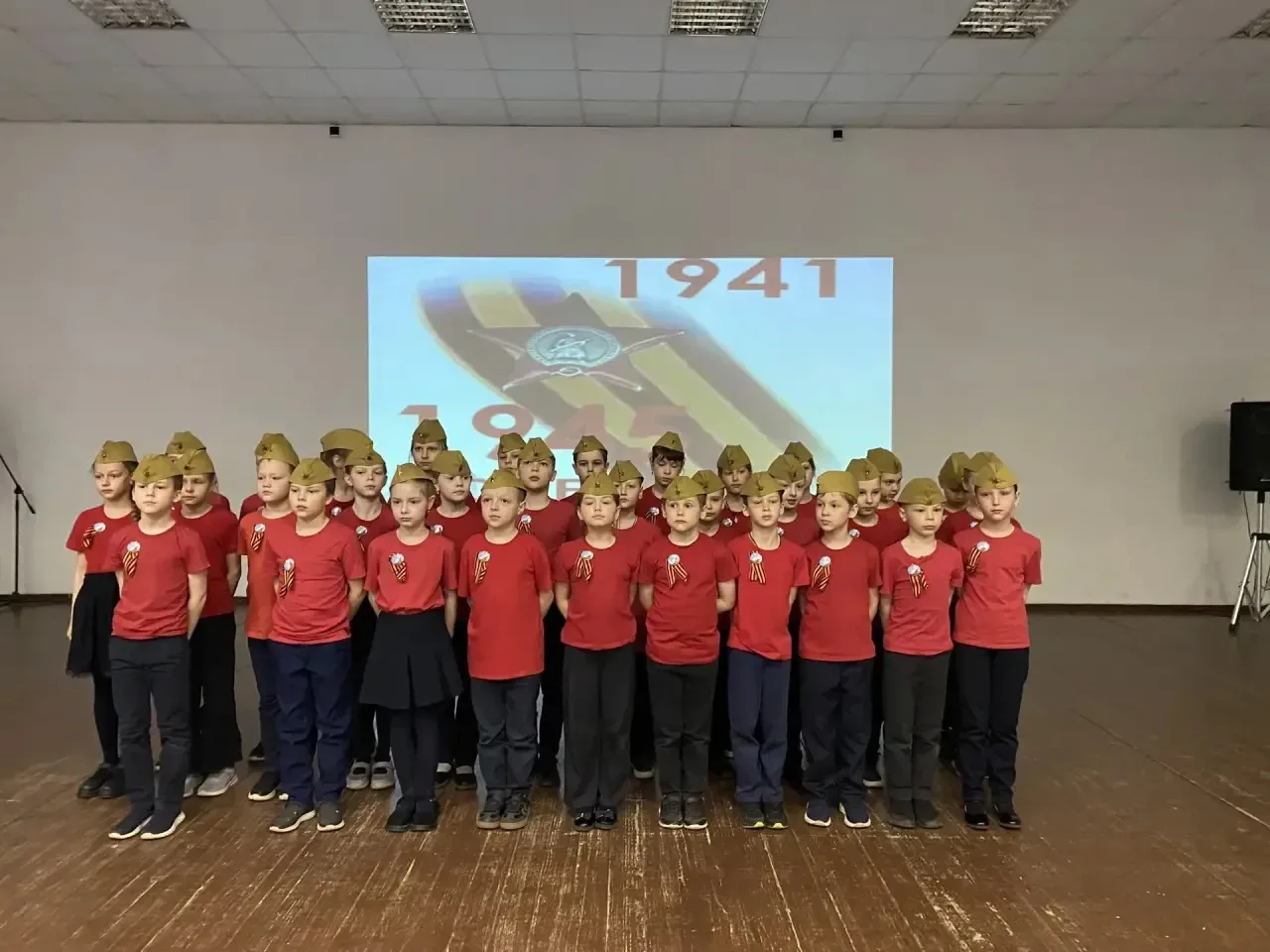 🎶 С 28 по 30 апреля в нашем лицее прошёл «Фестиваль военной песни».  Звучали строки, знакомые с детс