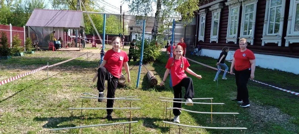 В ЦО "Петровская школа" прошел квест по спортивному ориентированию «Азбука туризма»