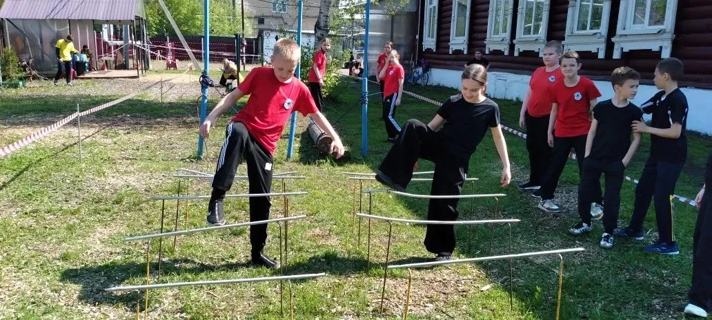 В ЦО "Петровская школа" прошел квест по спортивному ориентированию «Азбука туризма»