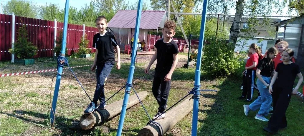 В ЦО "Петровская школа" прошел квест по спортивному ориентированию «Азбука туризма»