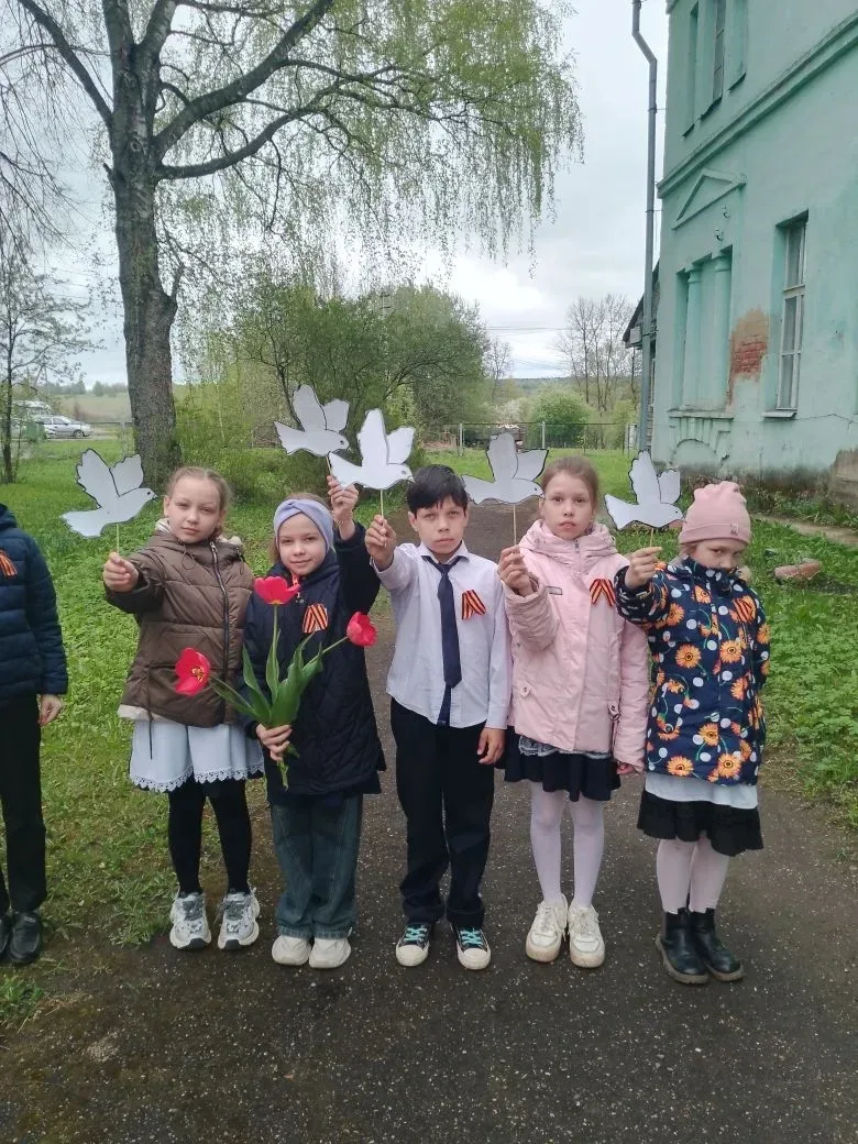 🕊 Акция «Голубь Победы»: мир и память в каждом крыле!🕊  В преддверии Дня Победы ученики начальной шк