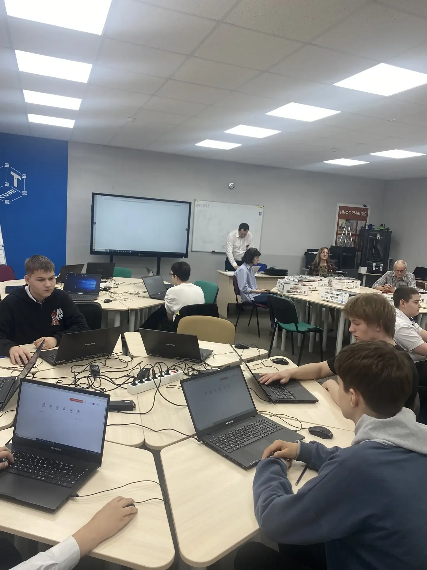 7 Мая 2026 в нашем лицее прошёл «Код Атома» — это конкурс научно-технического творчества для подрост