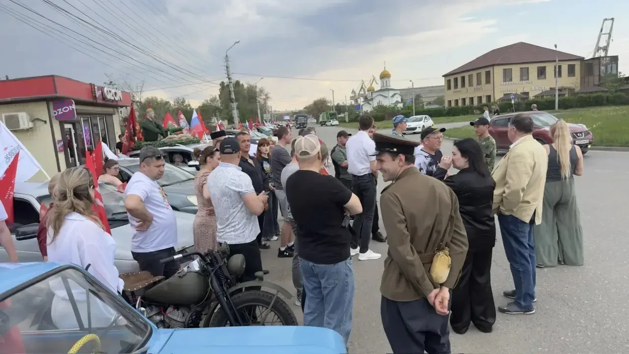 В Астрахани состоялся один из форматов акции «Бессмертный полк»    Более 80 машин были оформлены тем
