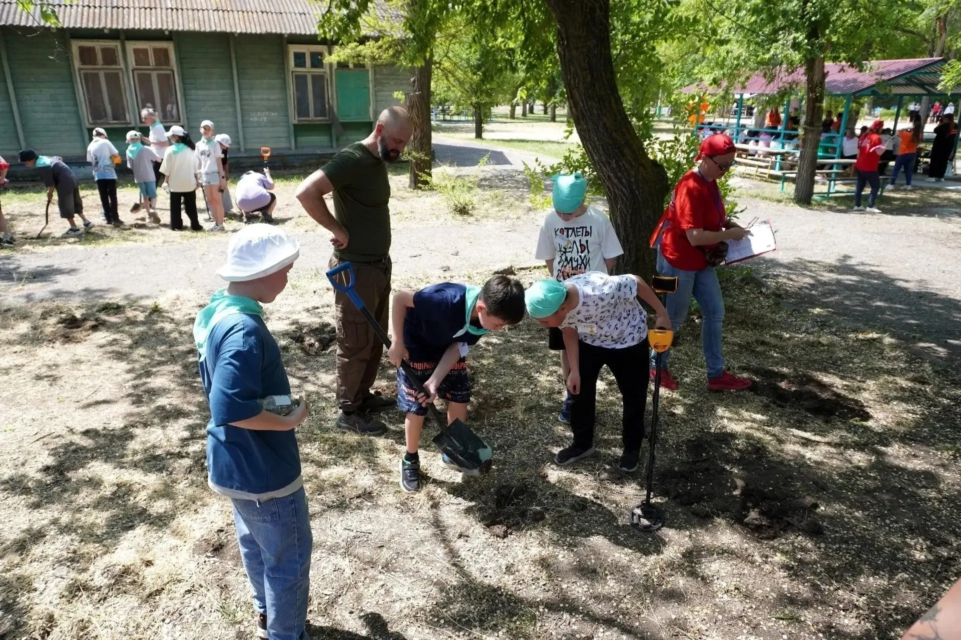 В Приволжском районе поисковики приняли участие в мероприятии «Один день из жизни пионерского лагеря