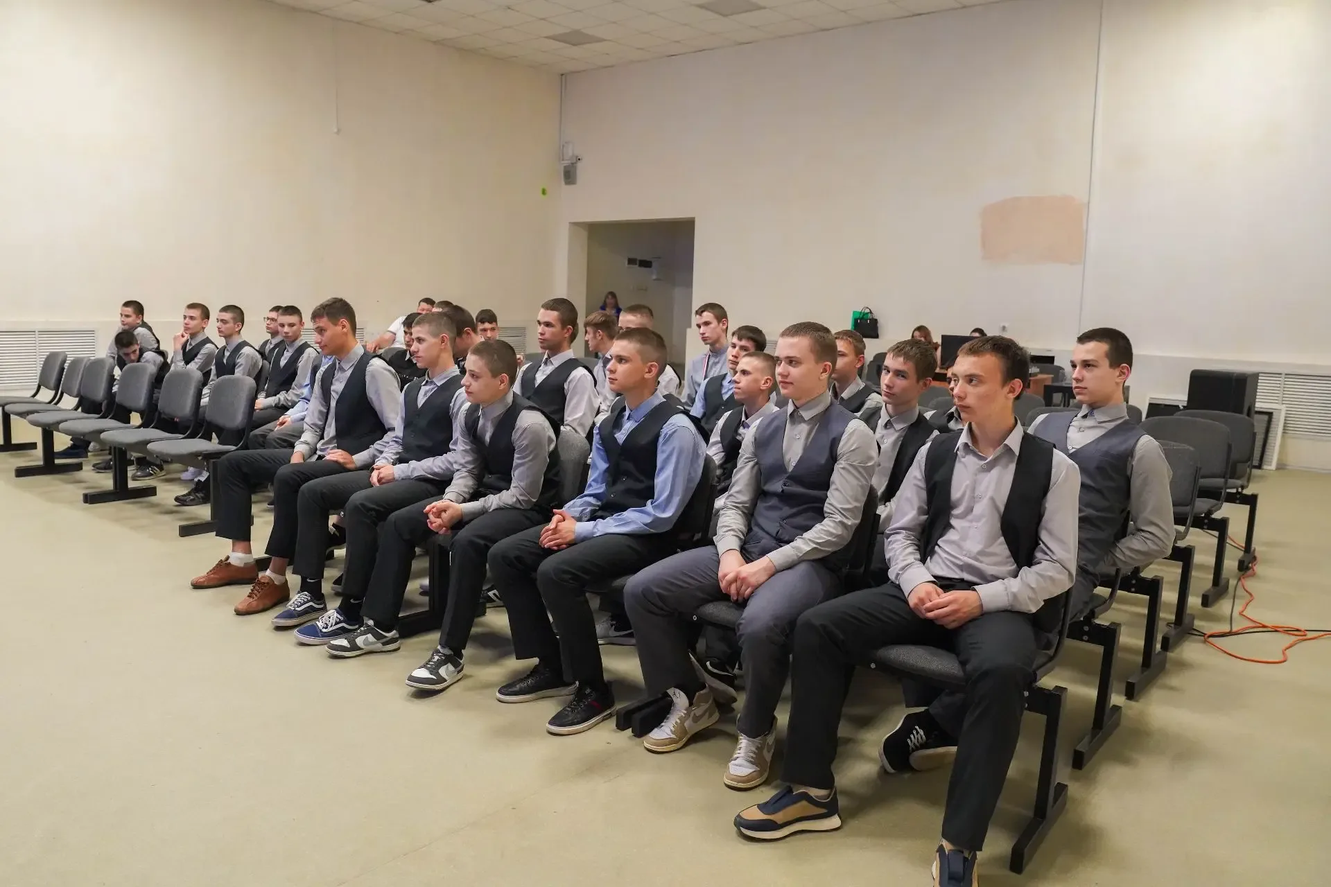 Профилактический форум в Астраханском СУВУ  С приветственным словом выступил Дмитрий Манцуров — дире