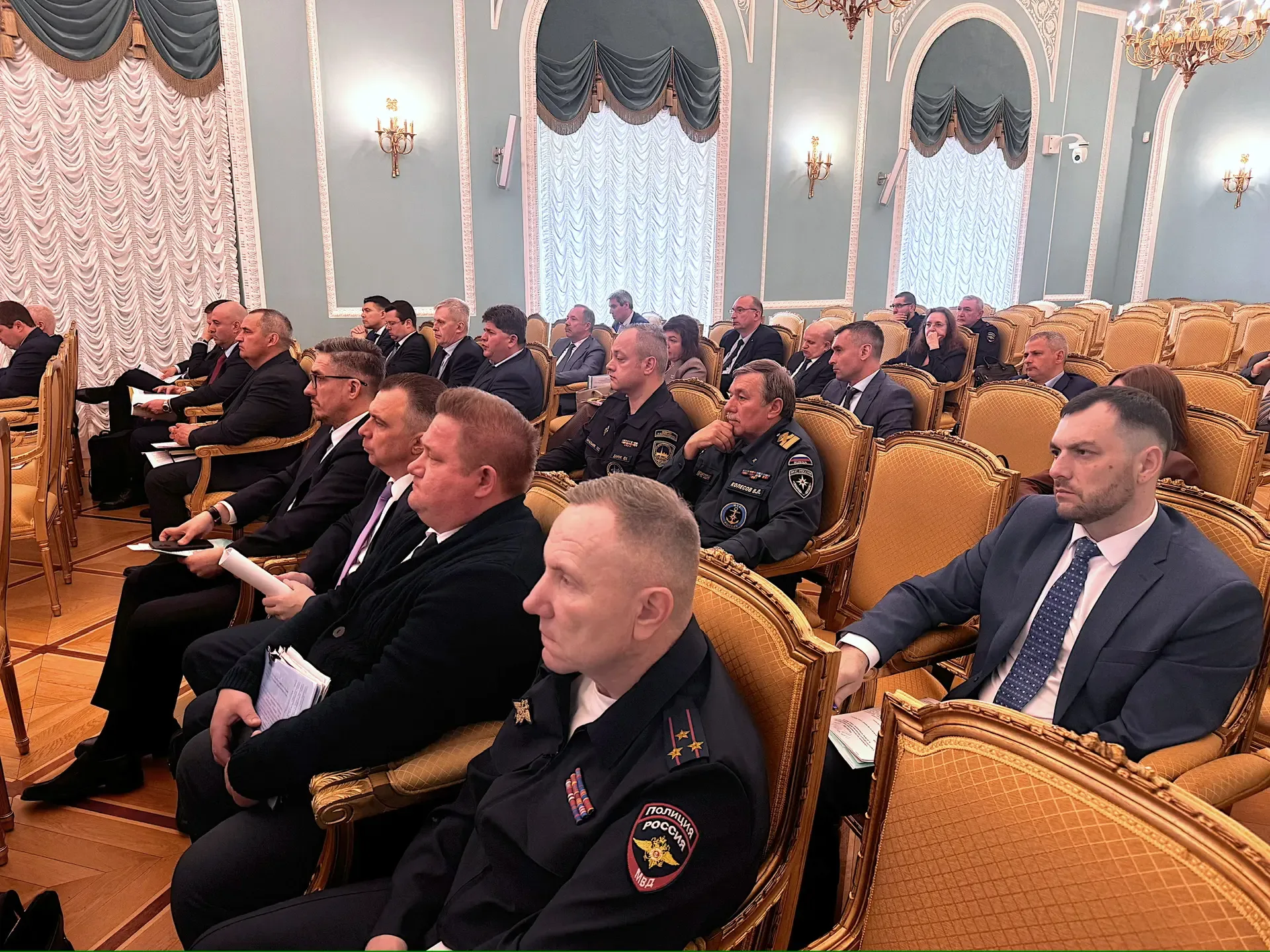 Сегодня в Смольном обсудили подготовку к купальному сезону 2026 года.  В совещании участвовали руков