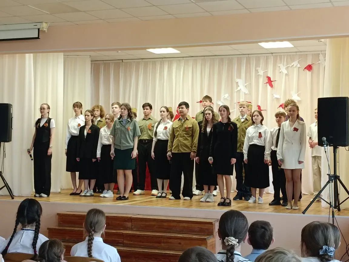 🎭 К 9 Мая в Лицее состоялась литературно-музыкальная композиция «Память сердца».  Зрители окунулись 