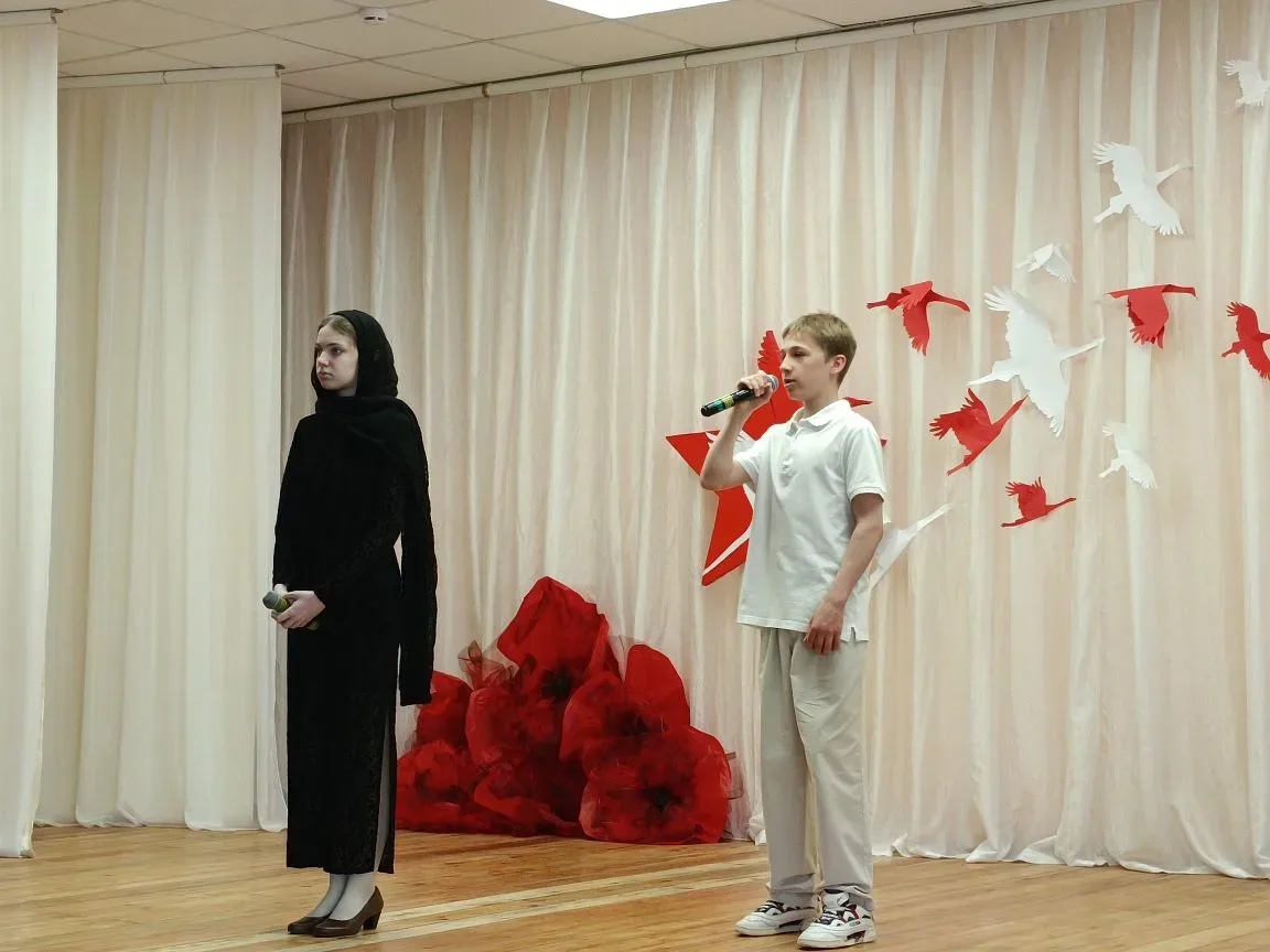🎭 К 9 Мая в Лицее состоялась литературно-музыкальная композиция «Память сердца».  Зрители окунулись 
