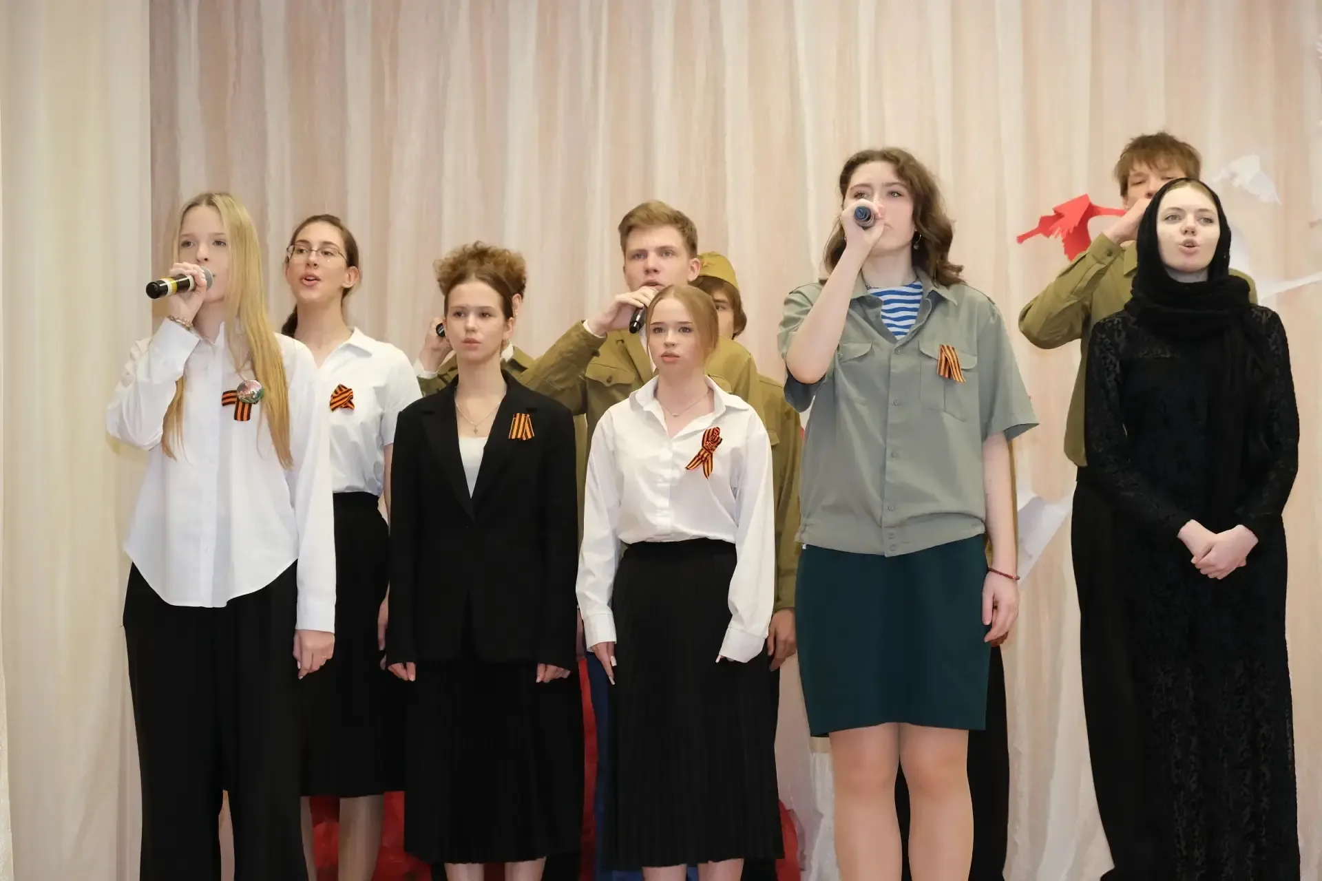 🎭 К 9 Мая в Лицее состоялась литературно-музыкальная композиция «Память сердца».  Зрители окунулись 