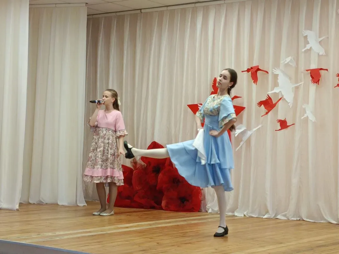 🎭 К 9 Мая в Лицее состоялась литературно-музыкальная композиция «Память сердца».  Зрители окунулись 