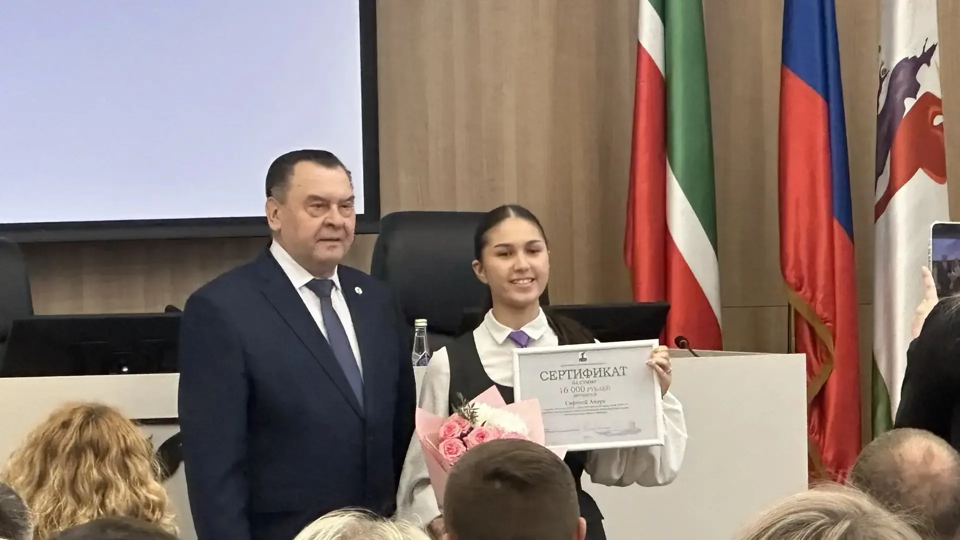 ✅Сегодня на планерке главы города награждали учащихся-победителей и призеров, занявших места в двух 
