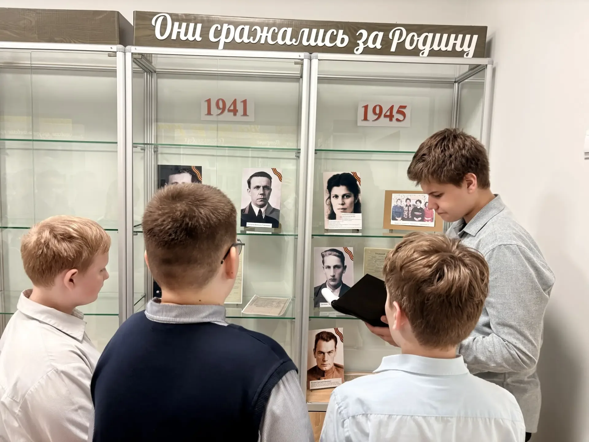 🏛 Урок истории в школьном музее  Сегодня в нашем музее было многолюдно! Ученики 9 «А» класса Анатоли