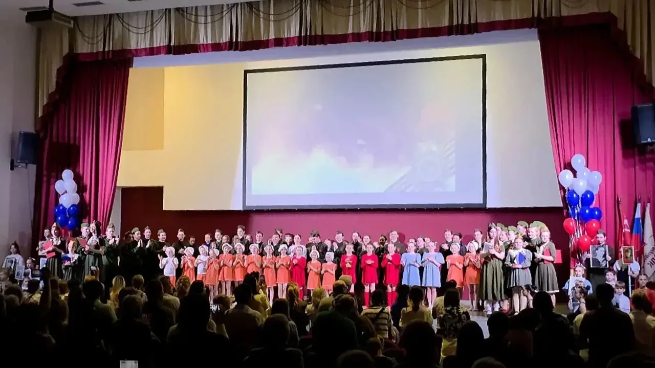 В школе прошел праздничный концерт ко Дню Победы🇷🇺  🎖7 мая в стенах школы состоялось праздничное мер