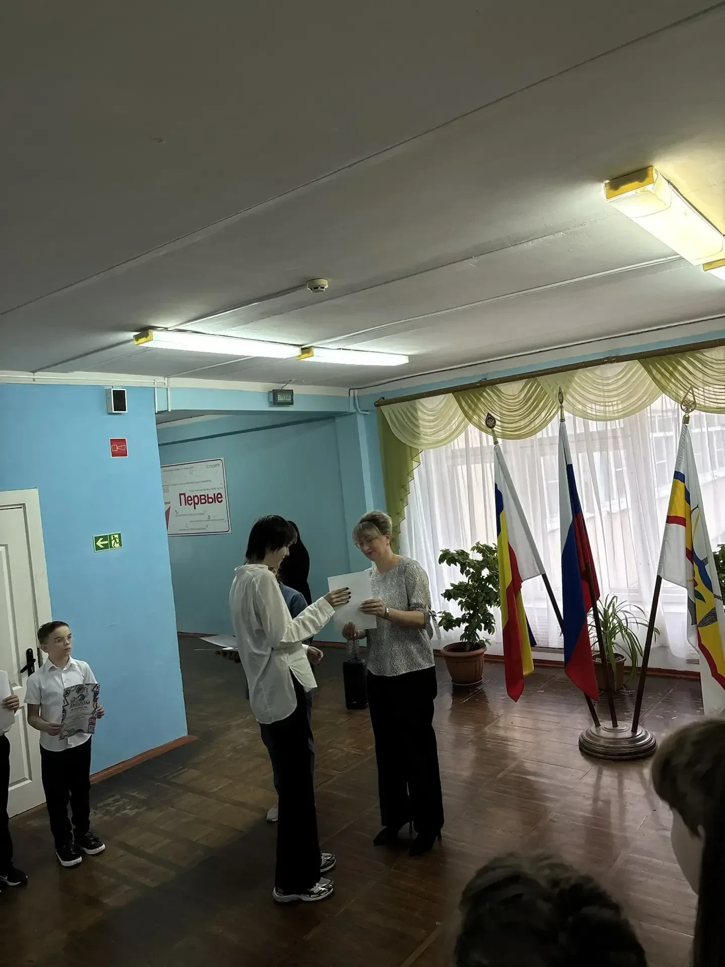 18 мая в школе прошла традиционная торжественная линейка, посвящённая выносу Государственного флага 