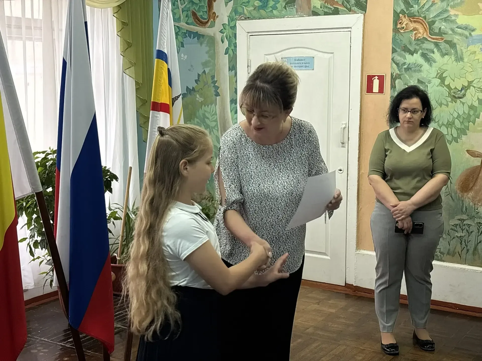 18 мая в школе прошла традиционная торжественная линейка, посвящённая выносу Государственного флага 