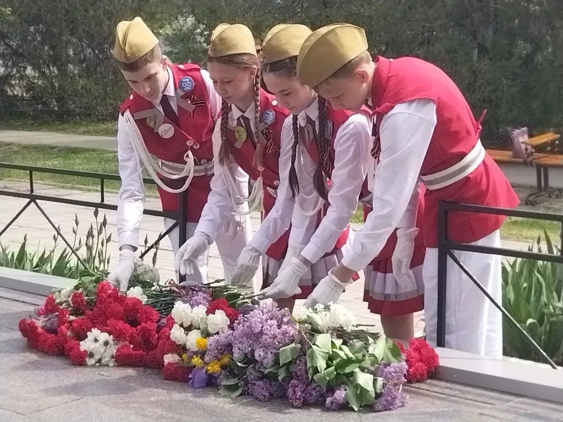 7 мая, в преддверии Дня Великой Победы, возле Знака воинской тематики "Слава Героям" прошло памятно-