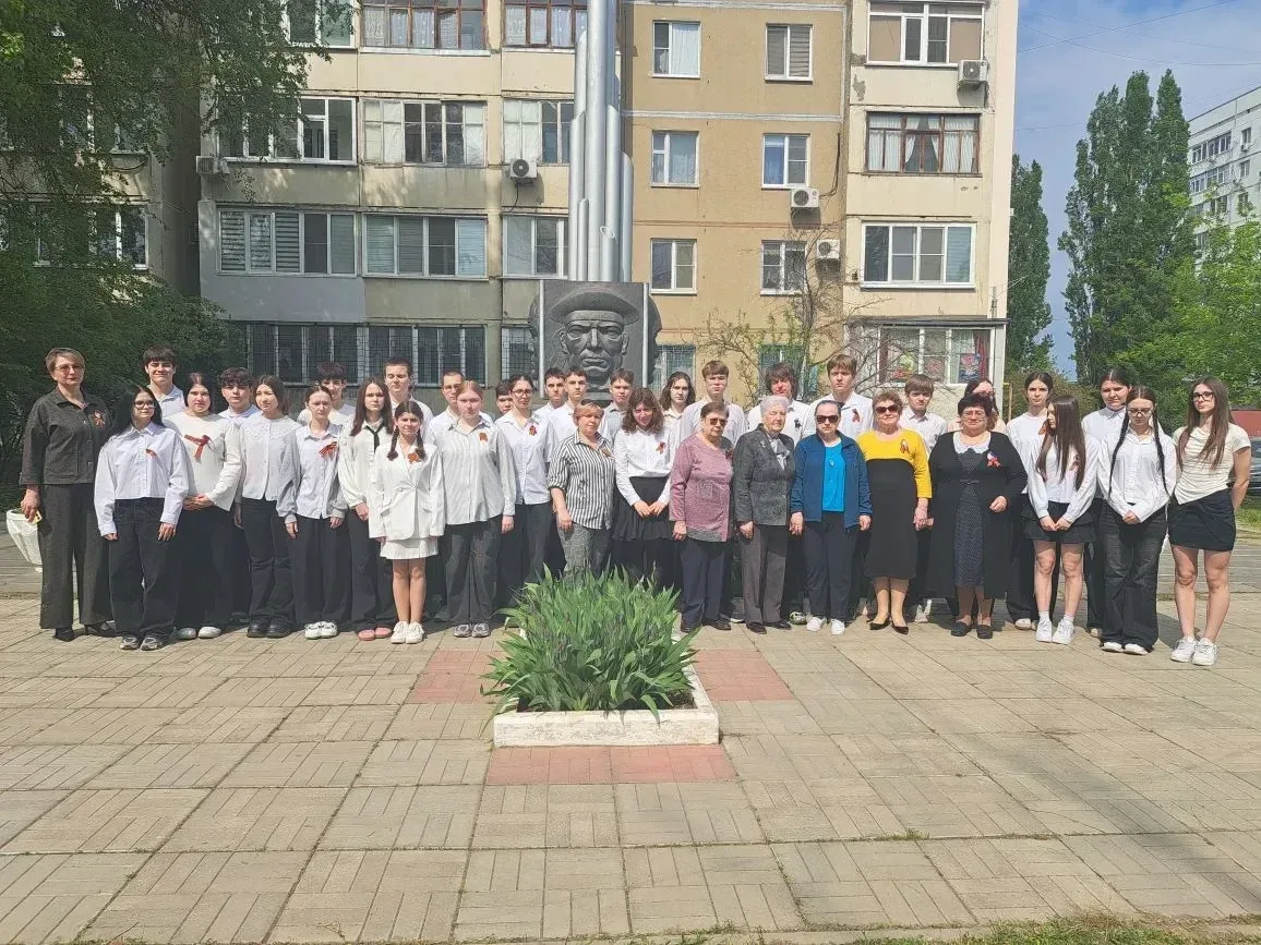 7 мая, в преддверии Дня Великой Победы, возле Знака воинской тематики "Слава Героям" прошло памятно-