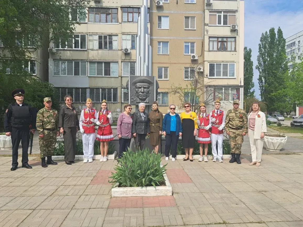 7 мая, в преддверии Дня Великой Победы, возле Знака воинской тематики "Слава Героям" прошло памятно-