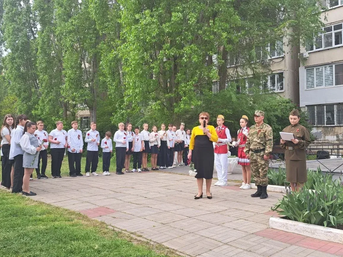 7 мая, в преддверии Дня Великой Победы, возле Знака воинской тематики "Слава Героям" прошло памятно-